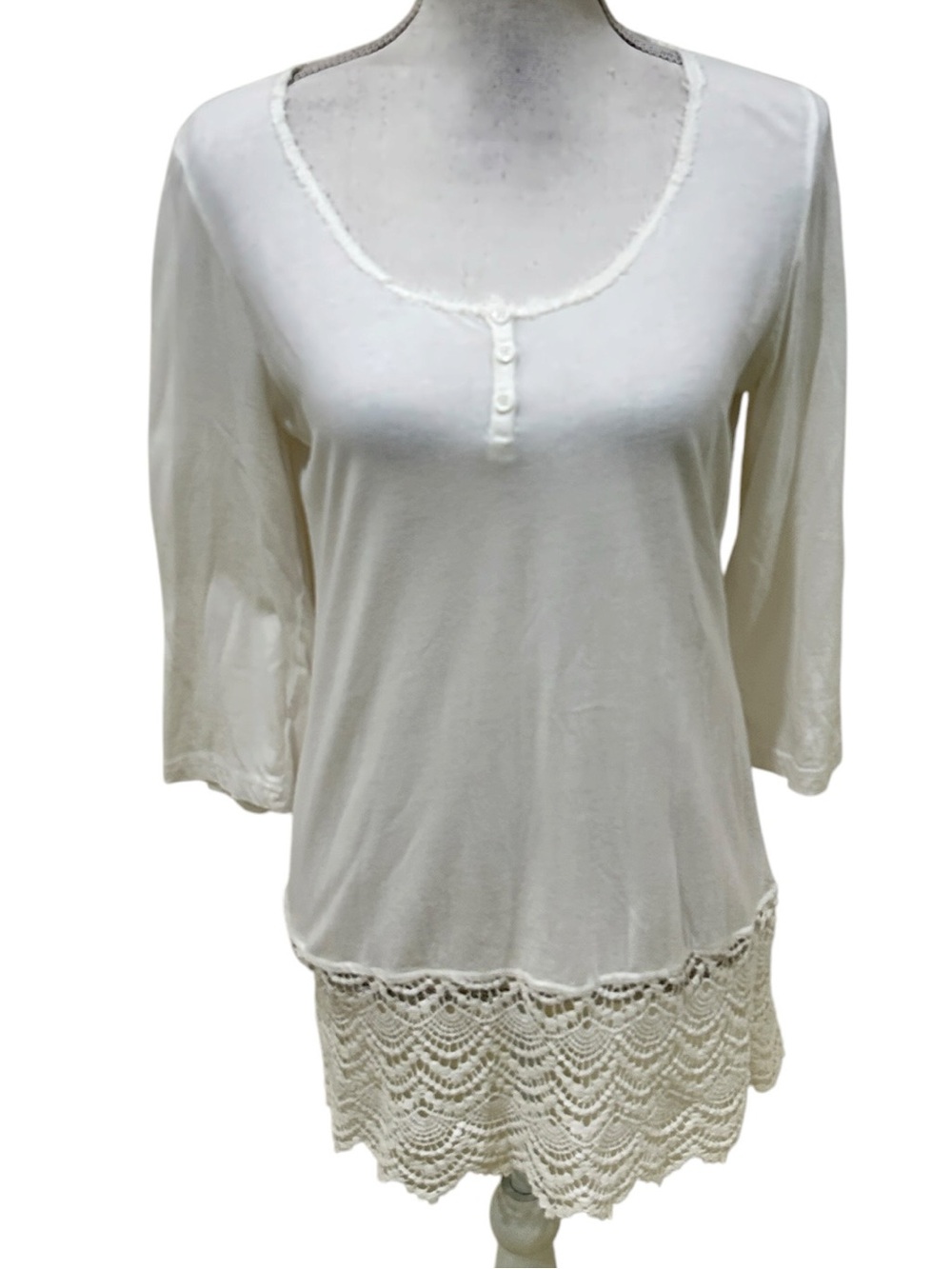 Mur mur crochet cotton Lace-Hem Long Sleeve Tee Ivory scoop neck size large